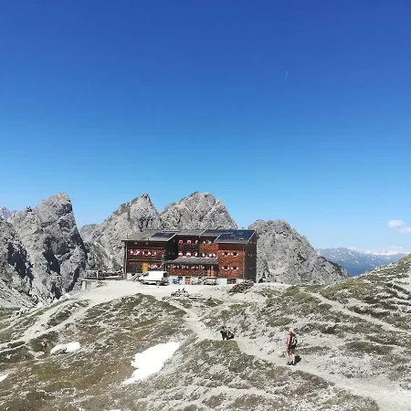 Prast アパート Ainet